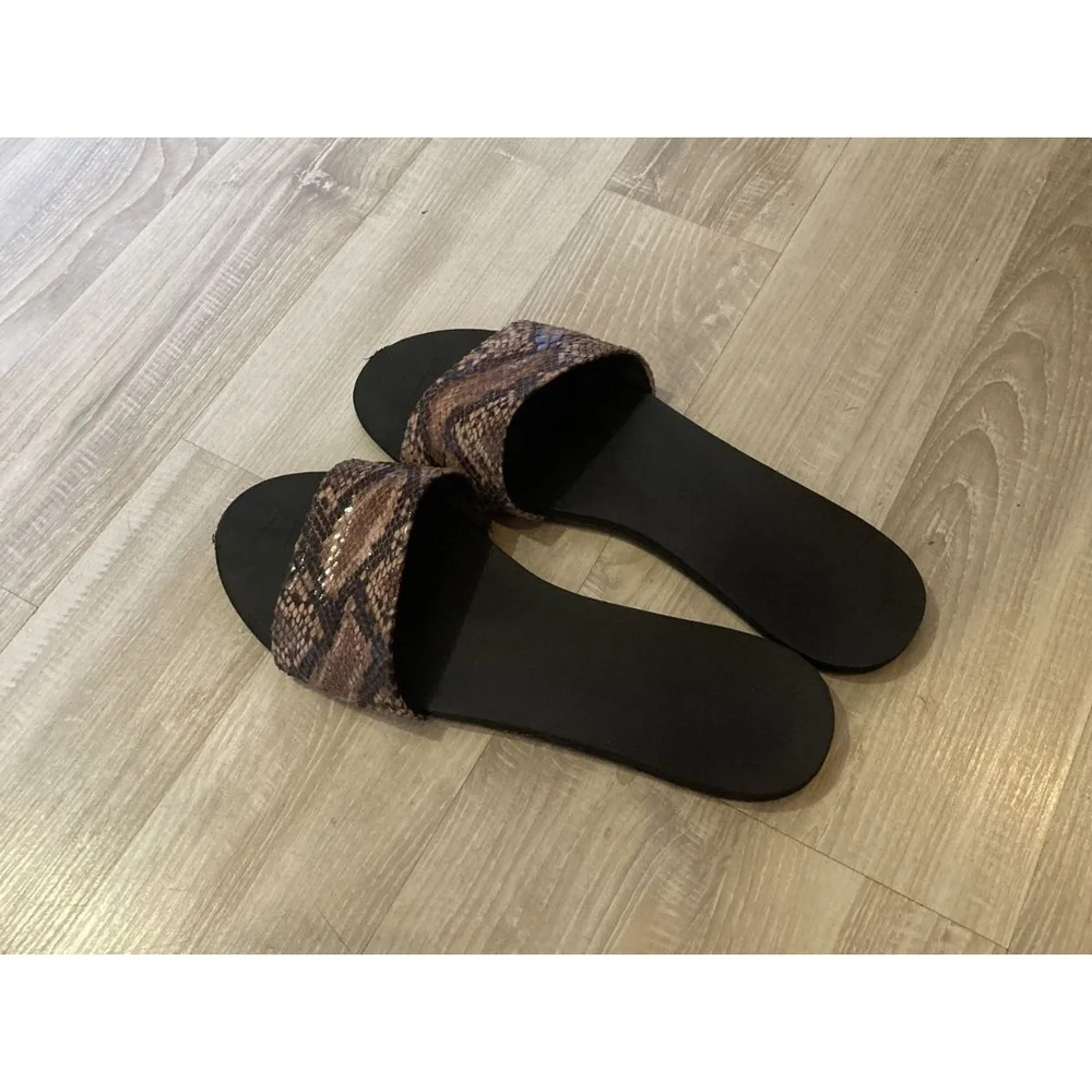 Sandals Men's Brown EUC Snakeskin Print Strap